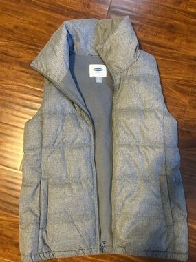 Old Navy Gray Quilted Puffer Vest